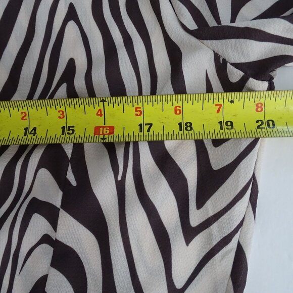 Boohoo High Neck Tonal Zebra Print Maxi Dress Women Size 12 Brown 3/4 Sleeve NEW - Picture 9 of 12